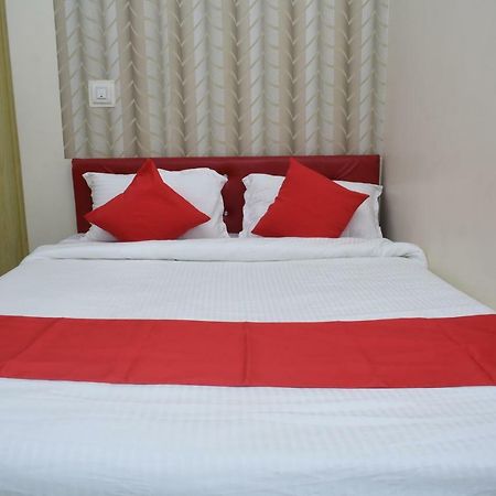 Oyo 45320 Hotel Mars 阿加尔塔拉 外观 照片