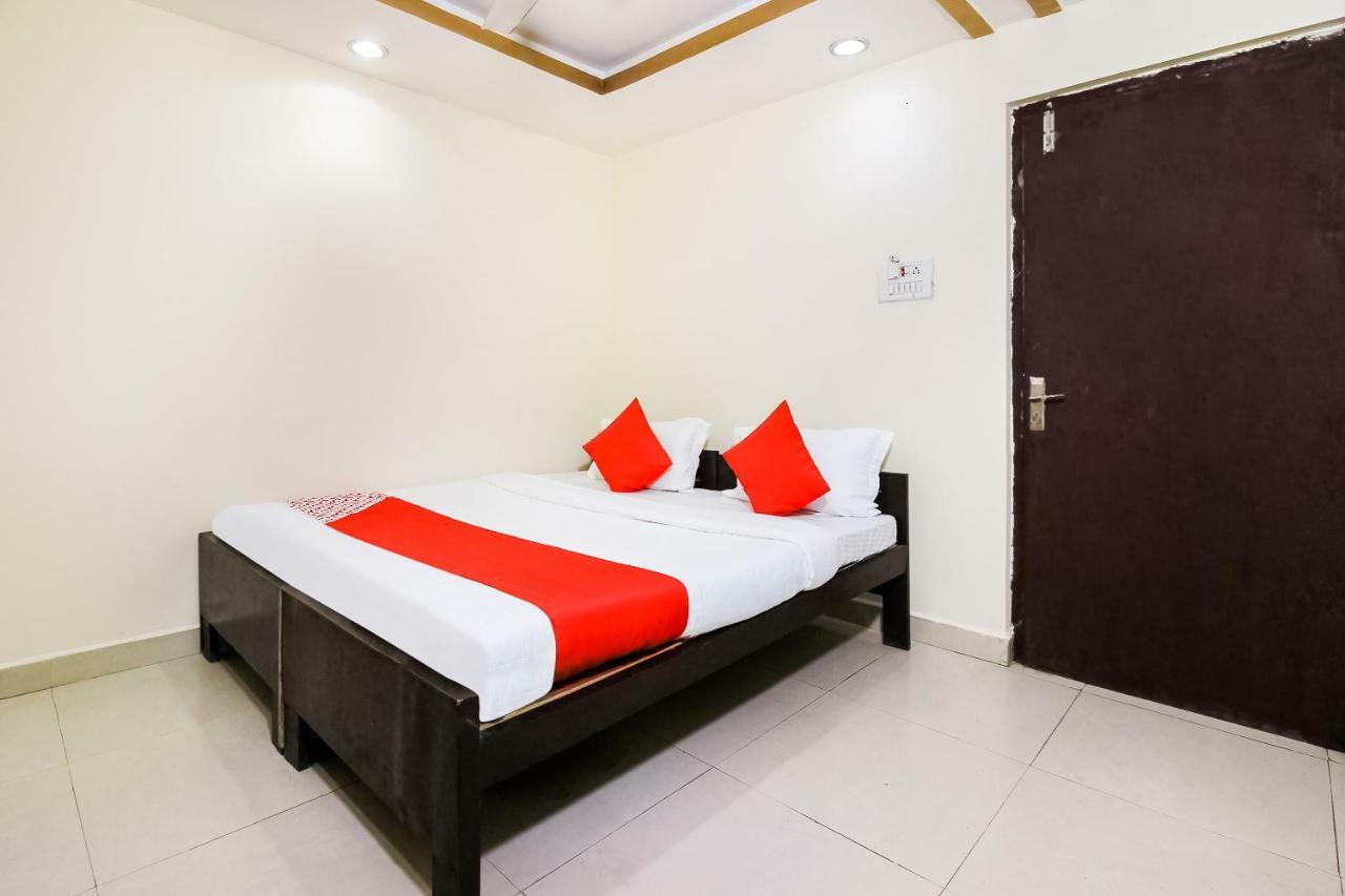 Oyo 45320 Hotel Mars 阿加尔塔拉 外观 照片