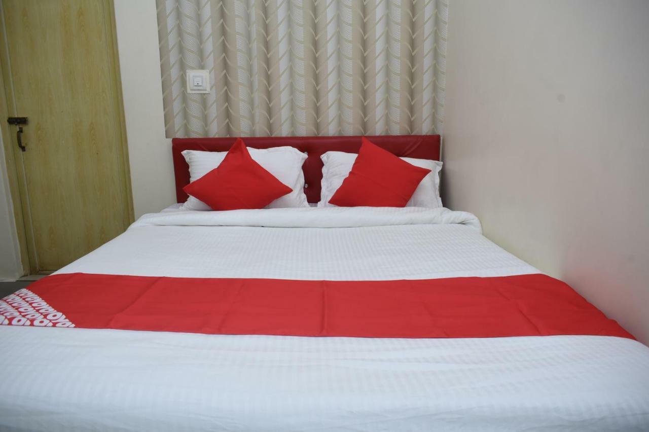 Oyo 45320 Hotel Mars 阿加尔塔拉 外观 照片