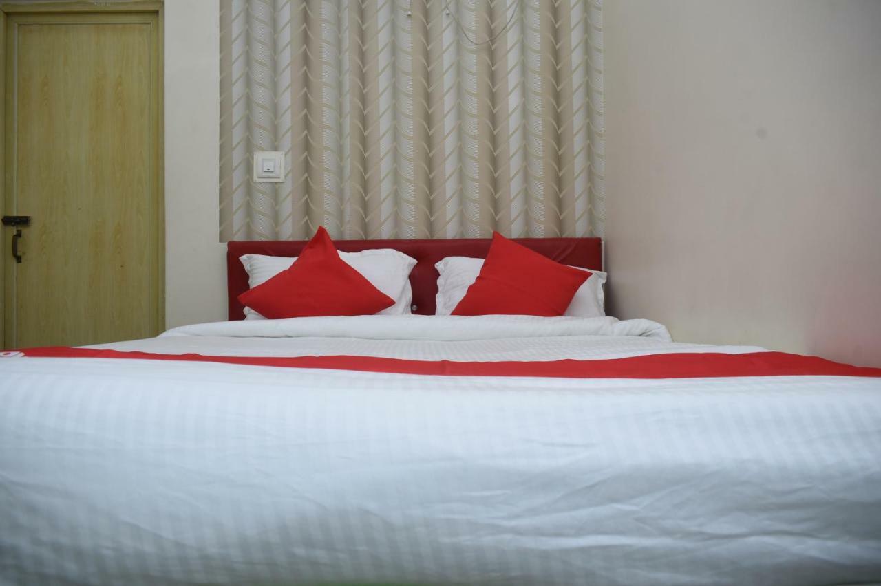 Oyo 45320 Hotel Mars 阿加尔塔拉 外观 照片