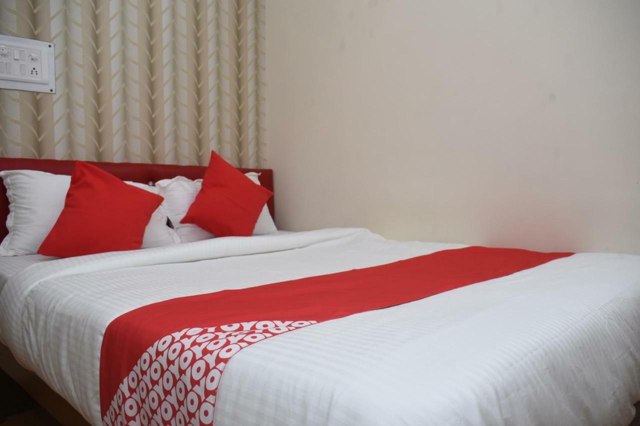 Oyo 45320 Hotel Mars 阿加尔塔拉 外观 照片