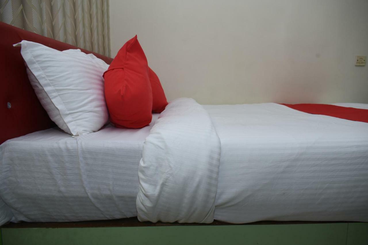 Oyo 45320 Hotel Mars 阿加尔塔拉 外观 照片