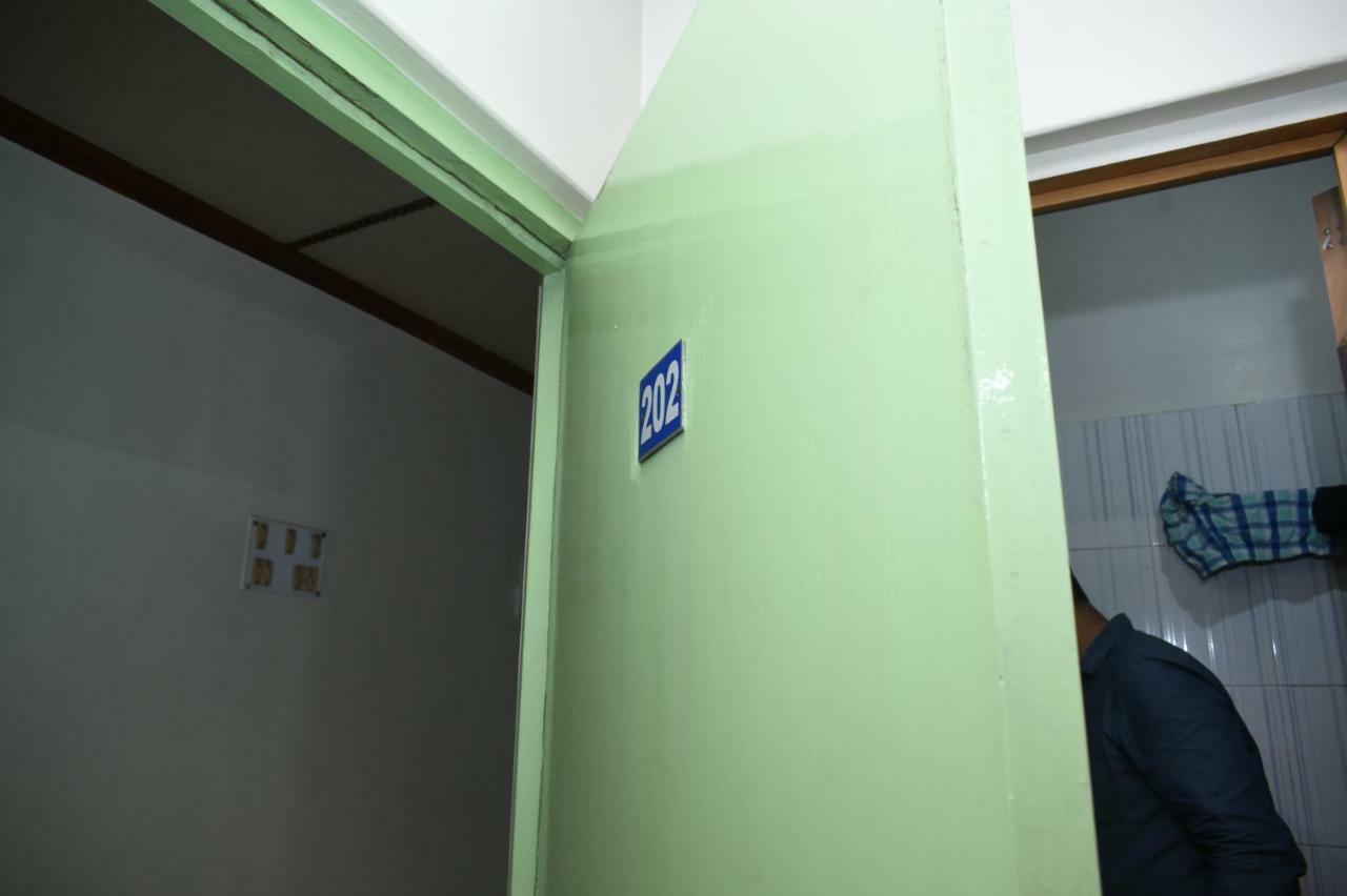 Oyo 45320 Hotel Mars 阿加尔塔拉 外观 照片